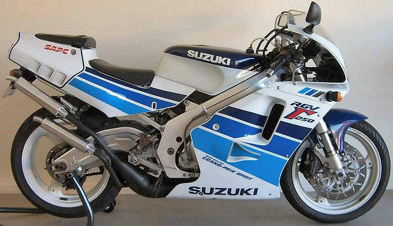 Suzuki_RGV250_91__3.jpg